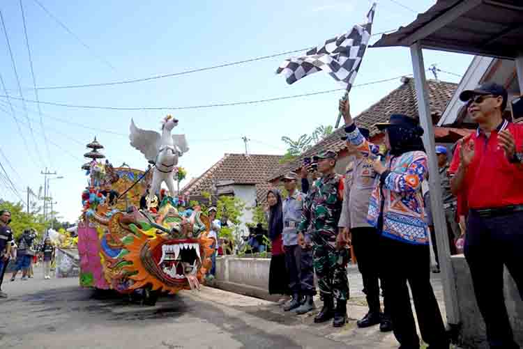Wabup-Sidoarjo-Berangkatkan-Pawai-Budaya
