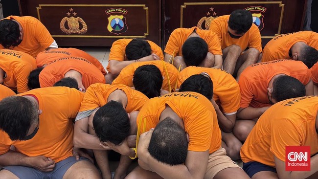 tersangka-pesta-seks-sesama-jenis-di-surabaya-1761193124833_169